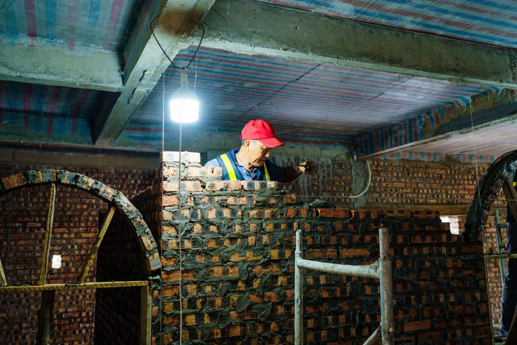 Dachdeckermeister von Michael Koch Bedachungen bei der Arbeit